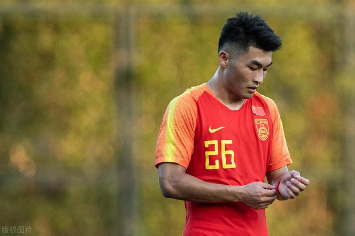 尤文核心球员被曝转会传闻，引球迷热议，女人详细一次.的简单介绍