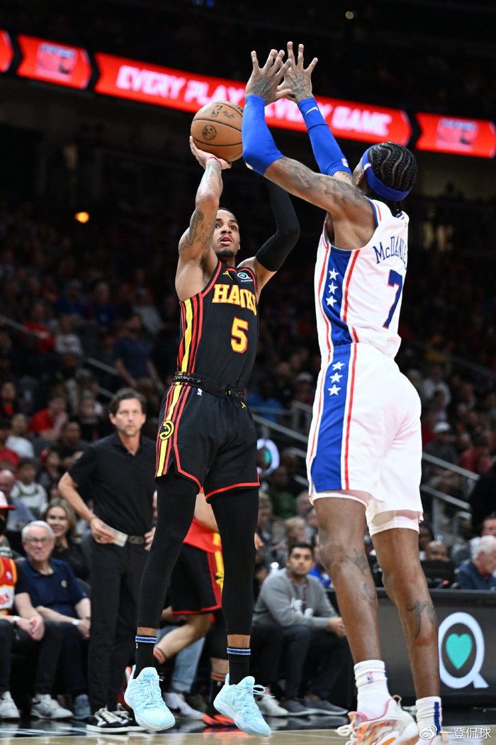 欧宝体育包含今夜费城76人调整名单以备NBA季后赛转会期法兰克福备战中超，今夜门线救险看傻球迷的词条